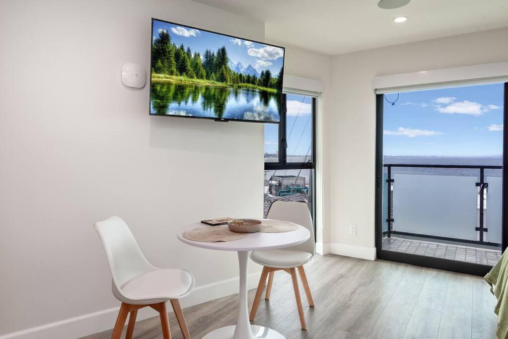 Beachfront Elegance Haven 1bd Sleeps 2 *